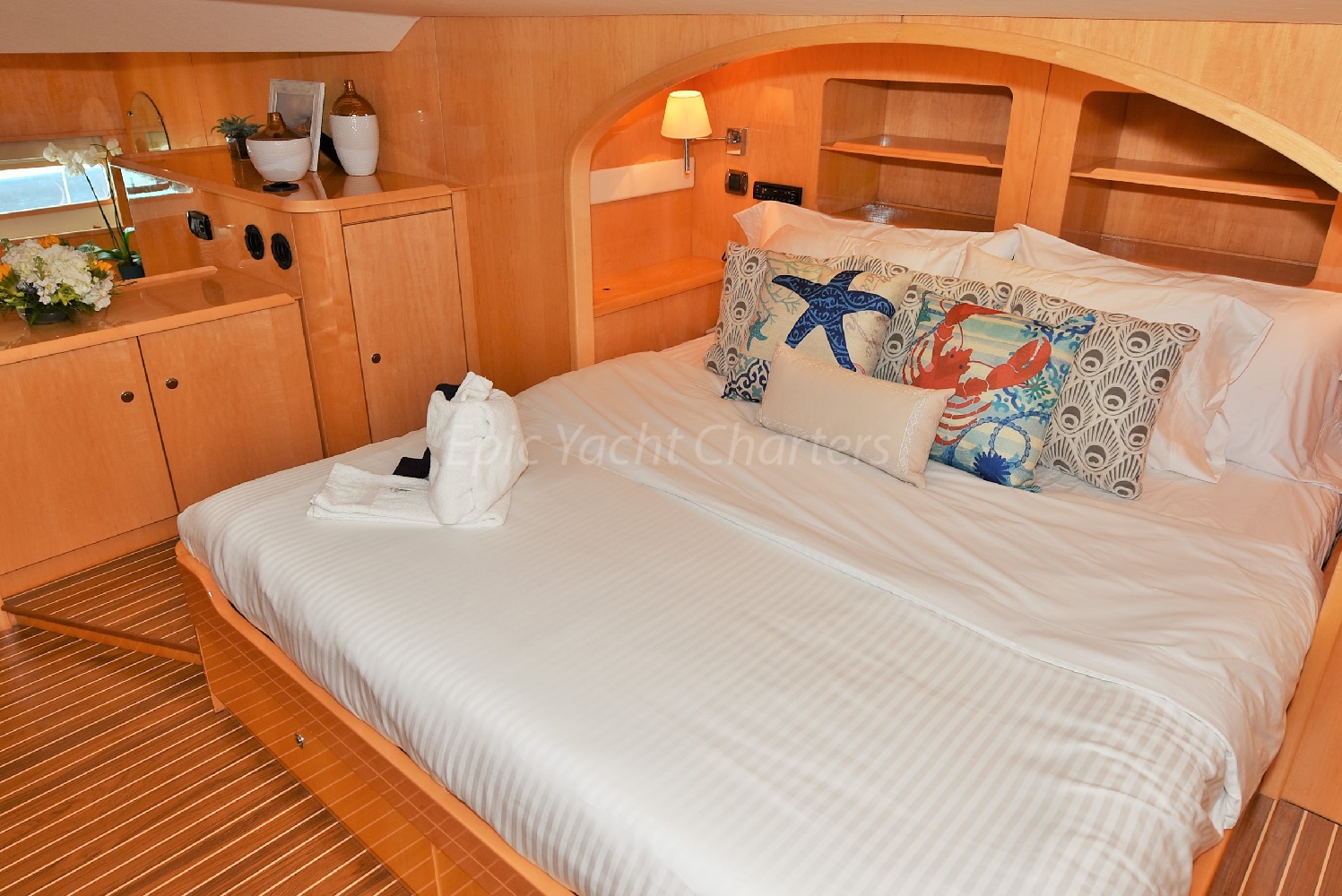 catamaran_luar_mastercabin2-1 catamaran_luar_mastercabin2-1