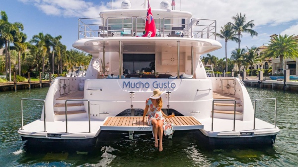 batch_catamaran_mucho_gusto_aft_platform batch_catamaran_mucho_gusto_aft_platform