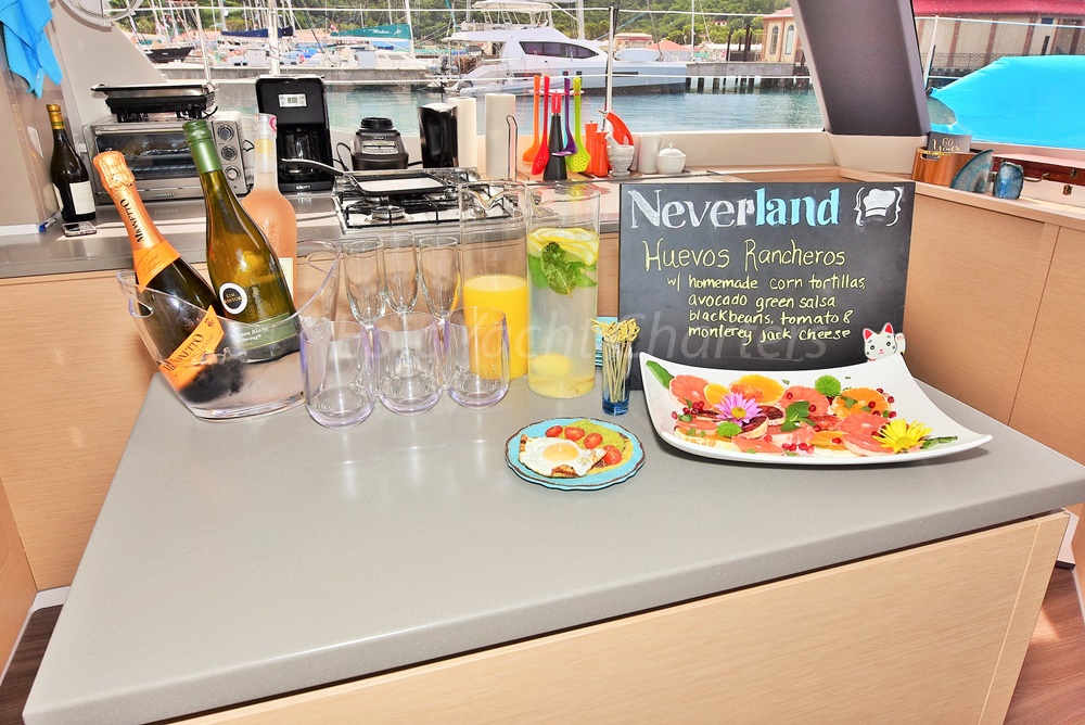 catamaran_neverlnd_island catamaran_neverlnd_island