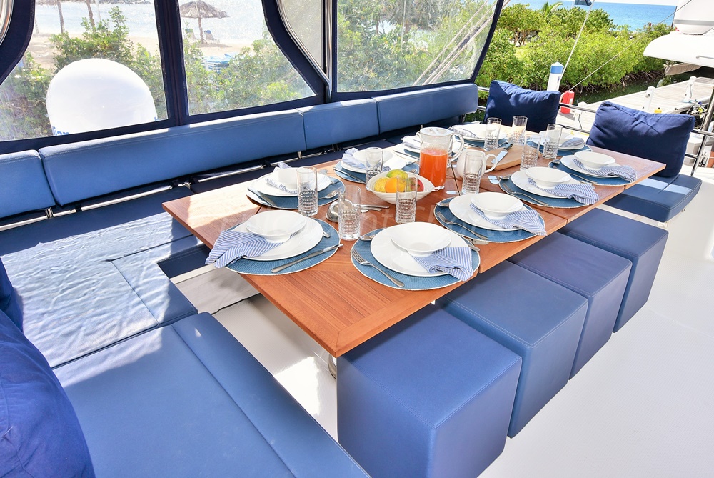 catarmaran_bamarandi_flybridgedining-1 catarmaran_bamarandi_flybridgedining-1