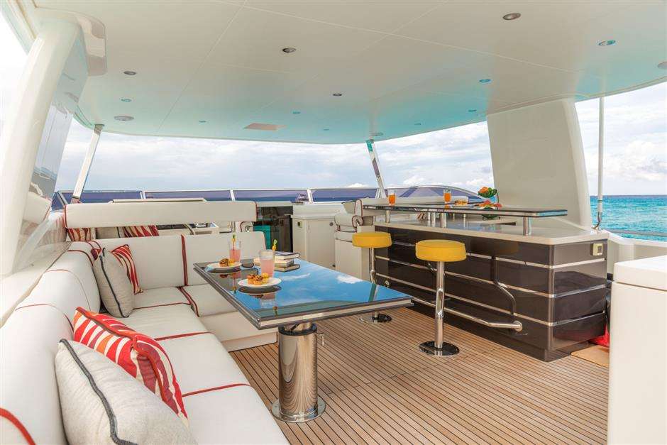 motoryacht_angeleyes_skylounge_dining motoryacht_angeleyes_skylounge_dining