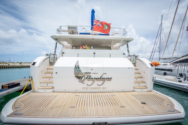 motoryacht_angeleys_stern