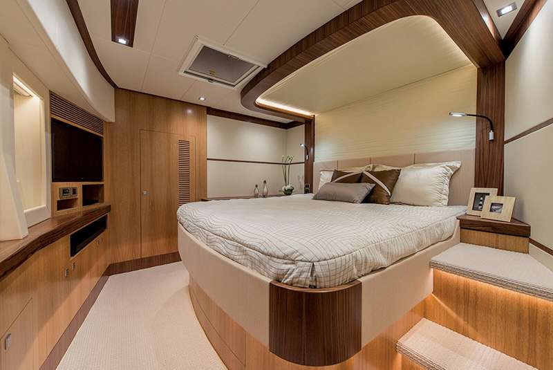 power_catamaran_seaglass_vip_suite power_catamaran_seaglass_vip_suite
