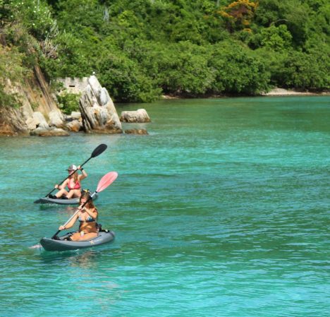 2-girls-kayaking 2-girls-kayaking