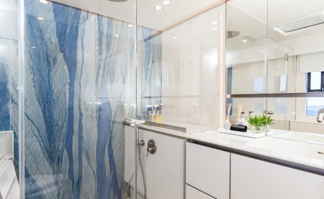 Catamaran_Gracious_stateroom_ensuite Catamaran_Gracious_stateroom_ensuite