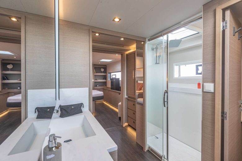 Catamaran_Krazy_Kat_ensuite_bathrooms