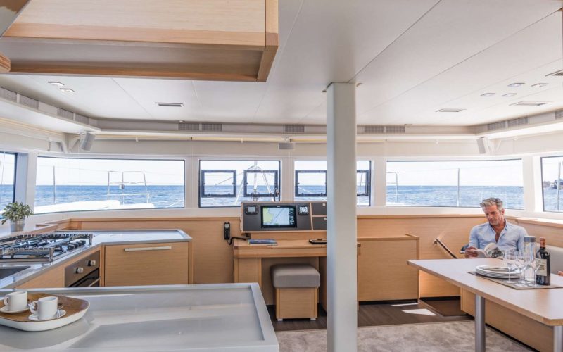 Catamaran_Liquid_Zen_main_salon Catamaran_Liquid_Zen_main_salon