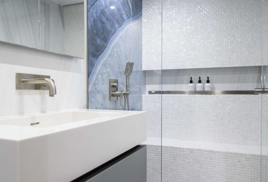 Catamaran_Relentless_II_bathroom