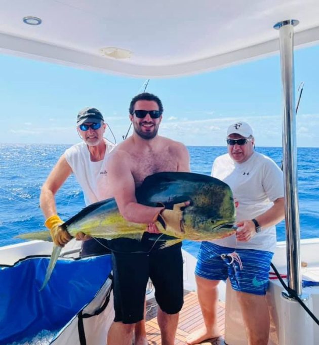 Catamaran_Sea_Boss_fishing