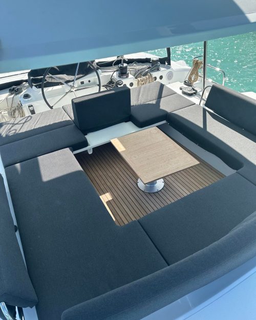 Catamaran_Wanderlust_flybridge