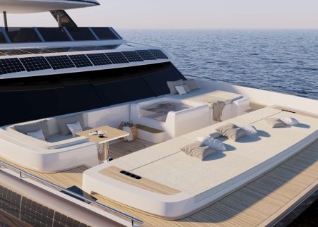 Power_Catamaran_Sol_foredeck Power_Catamaran_Sol_foredeck