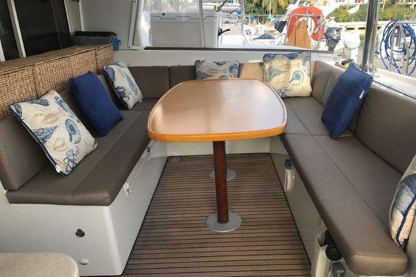 catamaran_azuria_cockpit catamaran_azuria_cockpit