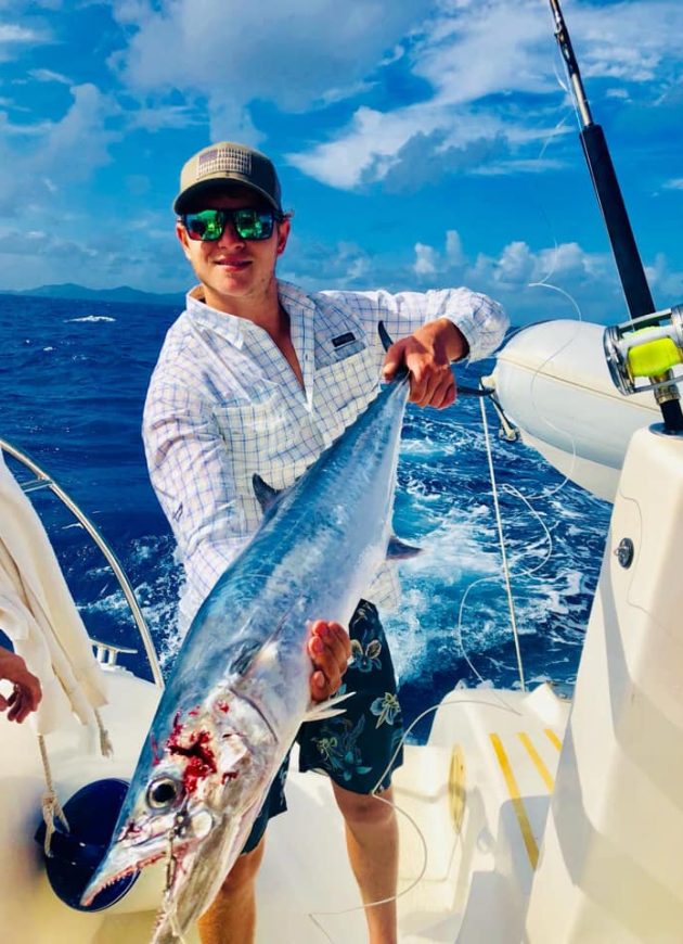 catamaran_barefeet_fishing