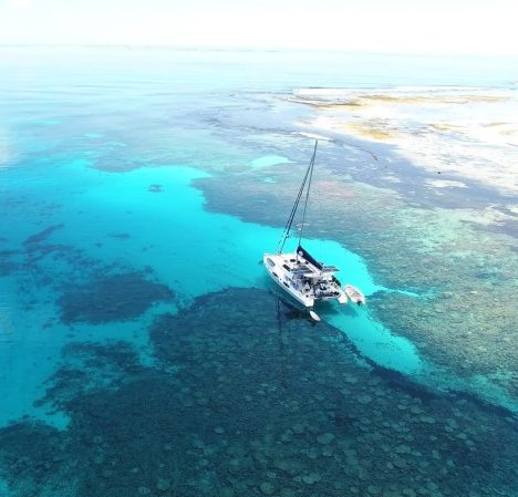 catamaran_barefeet_retreat_drone catamaran_barefeet_retreat_drone