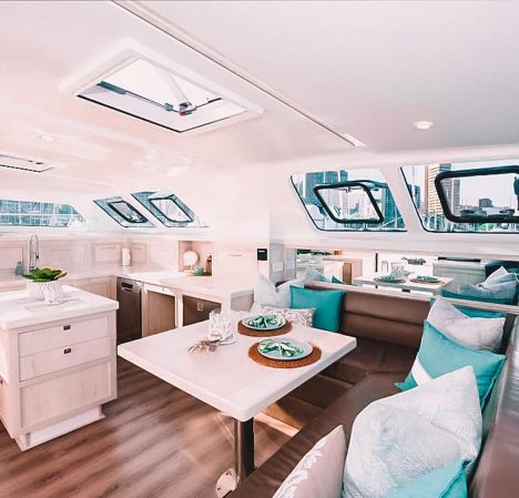 catamaran_barefeet_retreat_main_salon catamaran_barefeet_retreat_main_salon