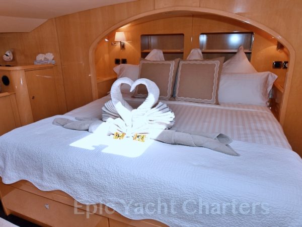 catamaran_elysium_master_cabin