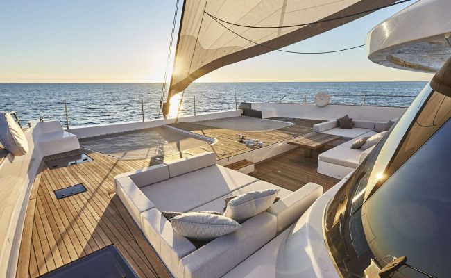 catamaran_endless_horizon_foredeck catamaran_endless_horizon_foredeck