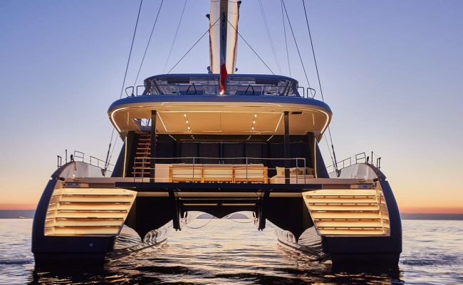catamaran_endless_horizon_stern catamaran_endless_horizon_stern