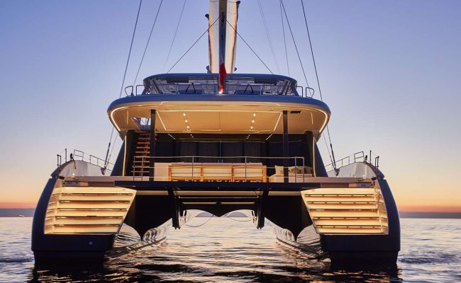 catamaran_endless_horizon_stern catamaran_endless_horizon_stern
