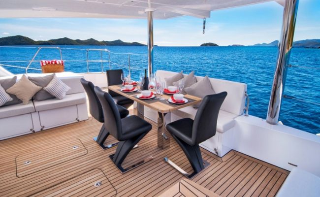 catamaran_euphoria_aft_deck catamaran_euphoria_aft_deck