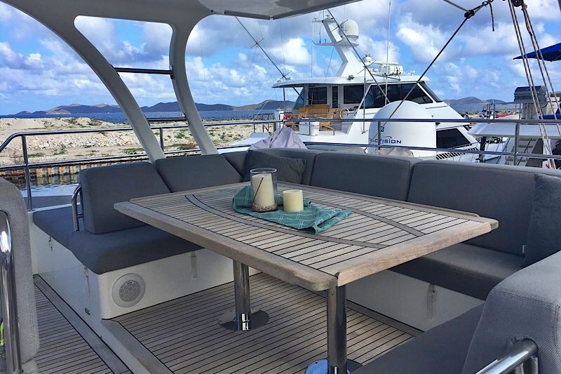 catamaran_excess_flybridge_seating
