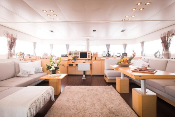 catamaran_foxy_lady_main_salon Comfortable Salon