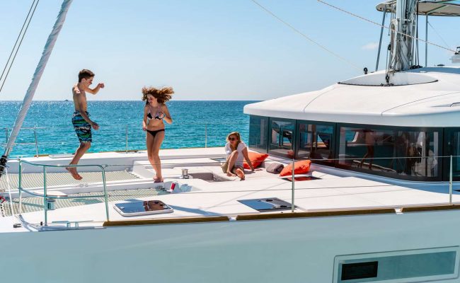 catamaran_grace_foredeck catamaran_grace_foredeck