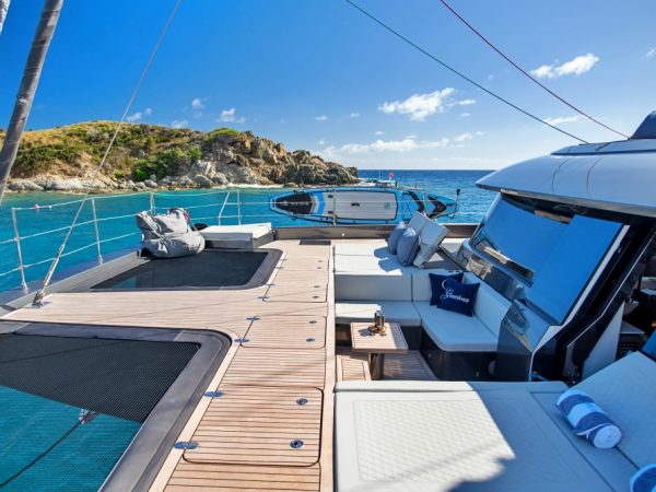 catamaran_gracious_foredeck catamaran_gracious_foredeck
