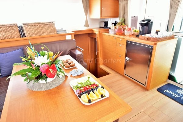 catamaran_great_adventure_dining catamaran_great_adventure_dining