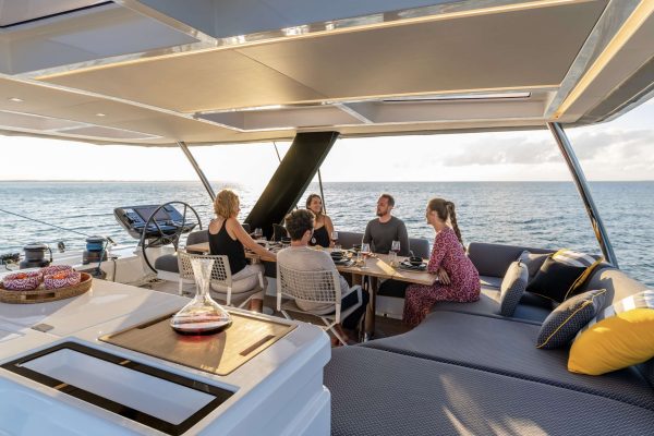 catamaran_justified_horizons_skylounge catamaran_justified_horizons_skylounge