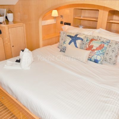 catamaran_luar_mastercabin_cropped catamaran_luar_mastercabin_cropped