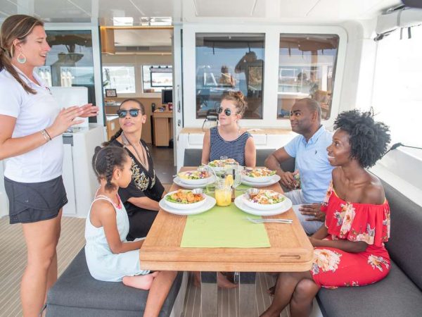 catamaran_oui_cheri_cockpit_dining catamaran_oui_cheri_cockpit_dining
