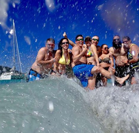 catamaran_pelican_happy_guests catamaran_pelican_happy_guests