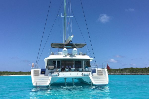 catamaran_playtime_stern2