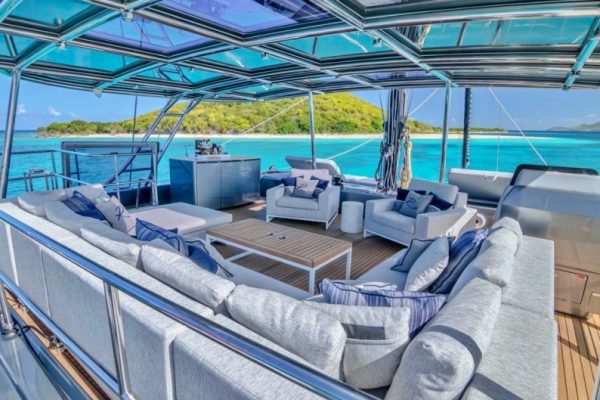 catamaran_relentless_skylounge_wide