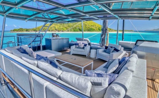 catamaran_relentless_skylounge_wide Spacious Flybridge