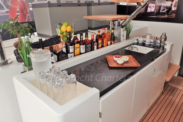 catamaran_seahome_bar catamaran_seahome_bar