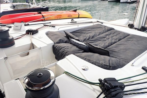 catamaran_seahome_flybridgesunbed2 catamaran_seahome_flybridgesunbed2