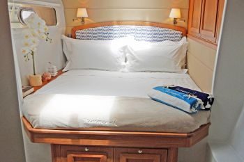 catamaran_skimmer_guest_cabin catamaran_skimmer_guest_cabin