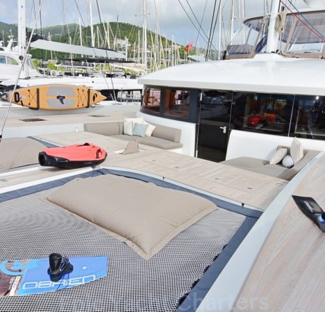 catamaran_tellstar_forward_cockpit catamaran_tellstar_forward_cockpit