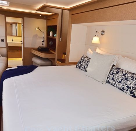 catamaran_tellstar_master_suite1 catamaran_tellstar_master_suite1