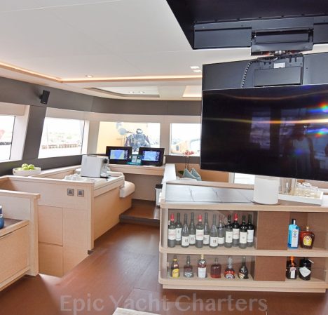 catamaran_tellstar_retractible_tv catamaran_tellstar_retractible_tv