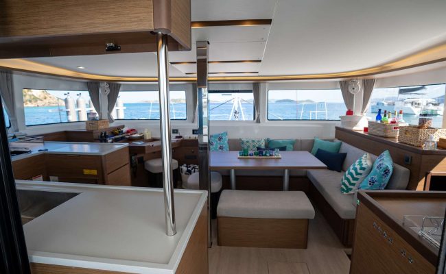 catamaran_tortuga_salon catamaran_tortuga_salon
