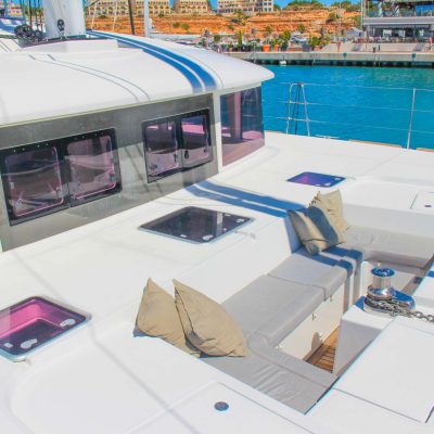 catamaran_viramar_forward_seating catamaran_viramar_forward_seating