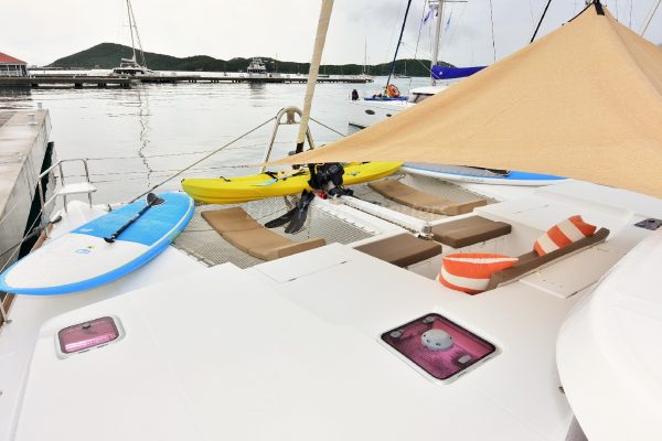 catamaran_white_house_foredeck catamaran_white_house_foredeck
