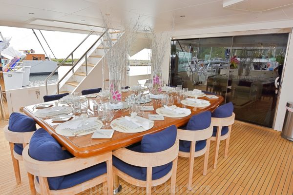 motor_yacht_angeleyes_cockpit_dining motor_yacht_angeleyes_cockpit_dining