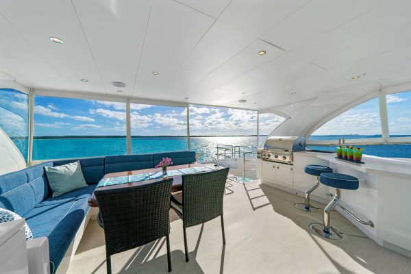 power_catamaran_indigo_flybridge_seating power_catamaran_indigo_flybridge_seating
