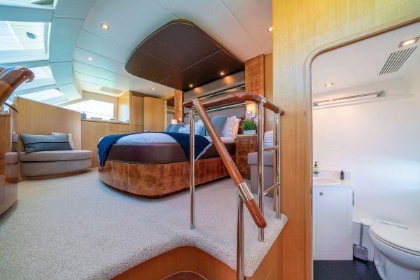 power_catamaran_indigo_master_stateroom_restroom power_catamaran_indigo_master_stateroom_restroom