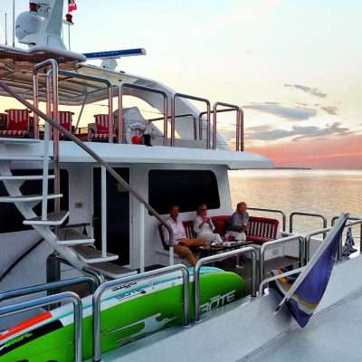 power_catamaran_pegasus_aft_deck power_catamaran_pegasus_aft_deck