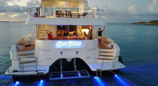 power_catamaran_seaglass_lights power_catamaran_seaglass_lights